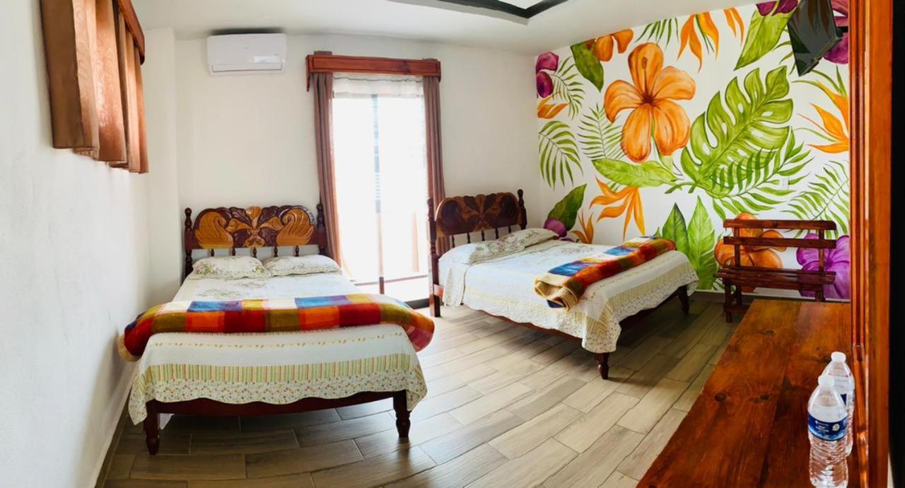 K&M Hotel ヒリトゥラ エクステリア 写真