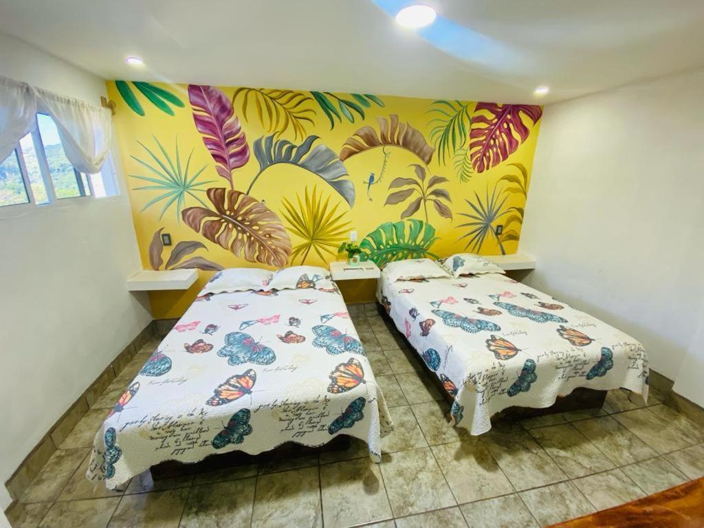 K&M Hotel ヒリトゥラ エクステリア 写真