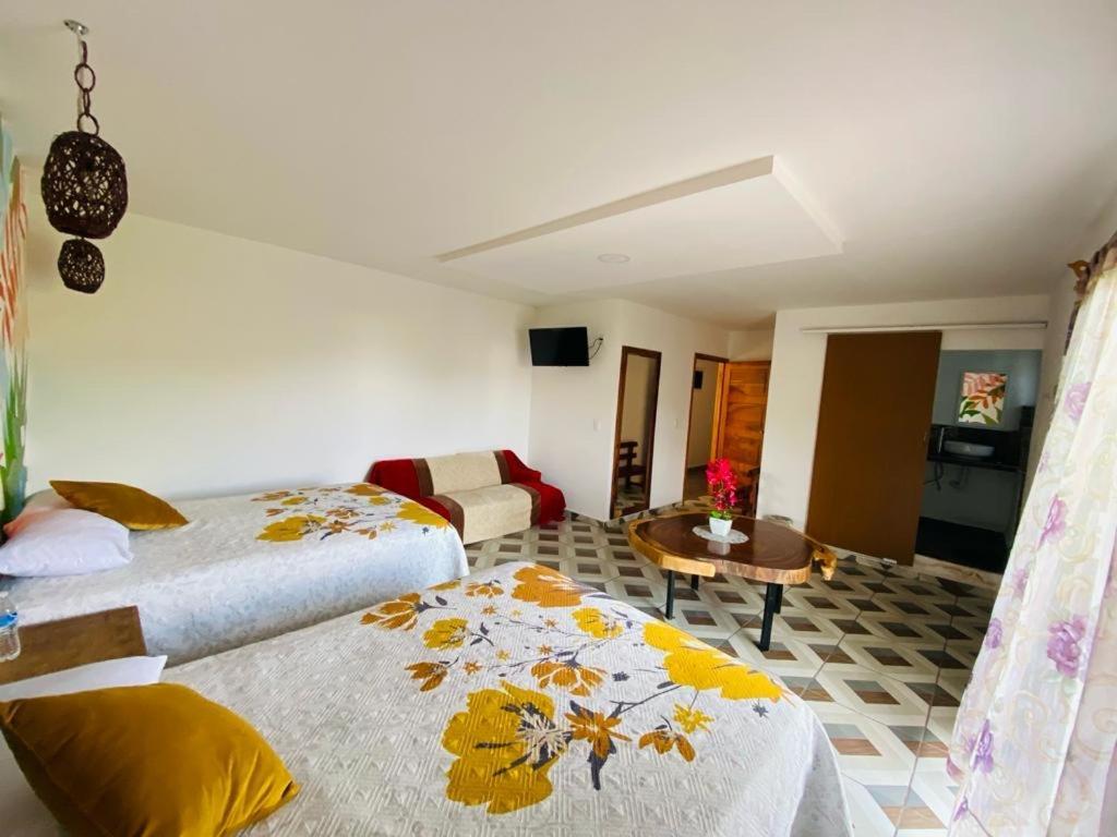 K&M Hotel ヒリトゥラ エクステリア 写真
